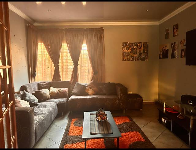 4 BEDROOM HOUSE FOR SALE IN EERSTERUST